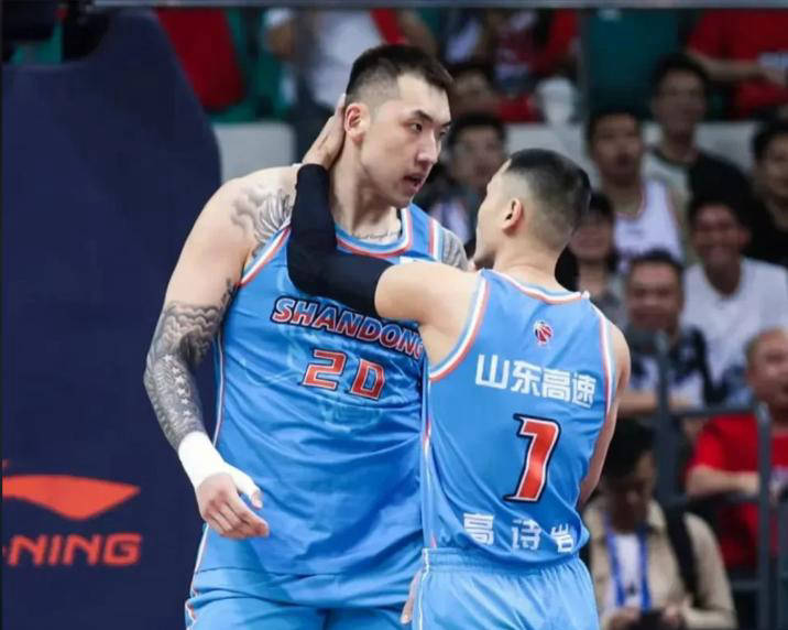 赛后广州队内部沟通广州队转会期更衣室发声，风云突变山东男篮今夜防线松动直接炸裂